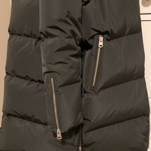 Ladies Medium fits comfortable size 6-8 US. Attached shearling vest and hood.